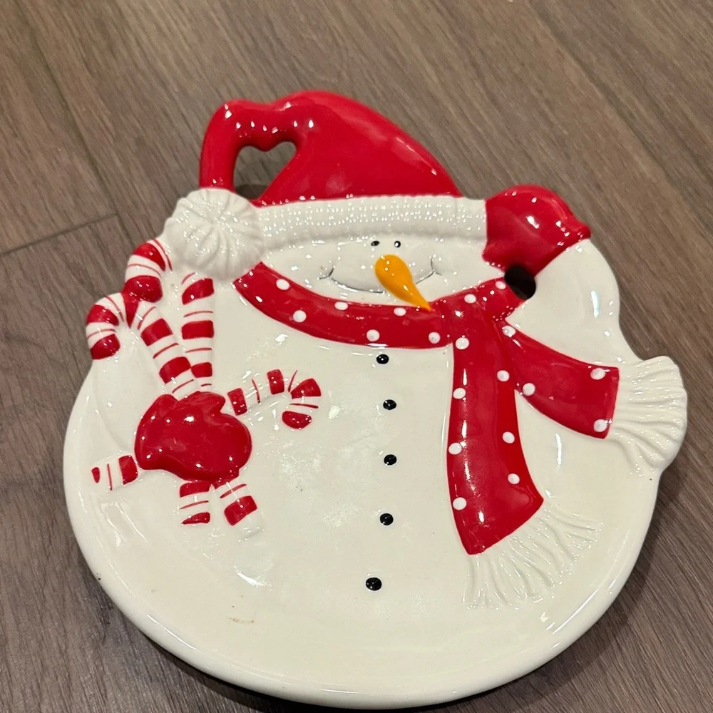 Sur La Table Red and White Snowman Plate